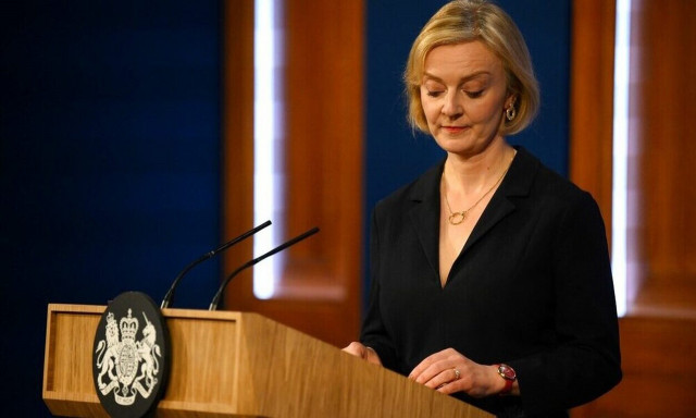 Βρετανία: Πιθανό να διεκδικήσει την ηγεσία των Συντηρητικών η πρώην πρωθυπουργός Λιζ Τρας