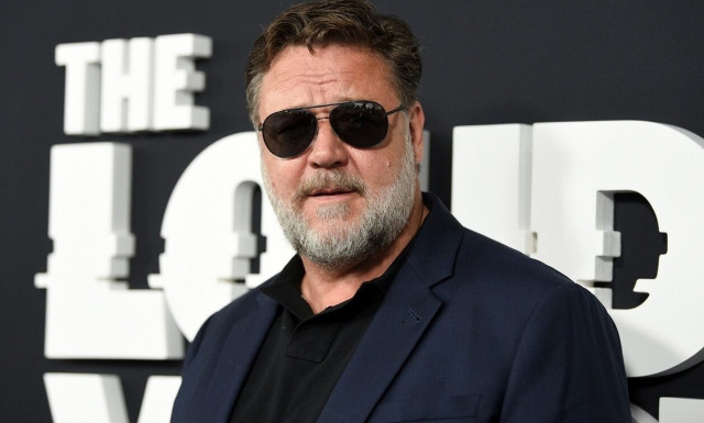 Ο Ράσελ Κρόου πιάνει το μικρόφωνο - Θα εμφανιστεί στο Glastonbury 2024