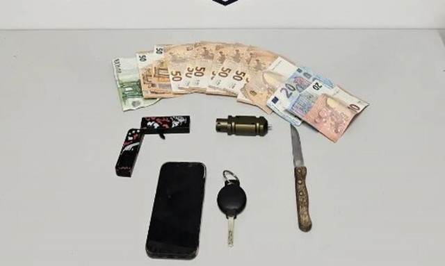 Ζωγράφου: Συλλήψεις δύο νεαρών για ένοπλες ληστείες με μαχαίρι