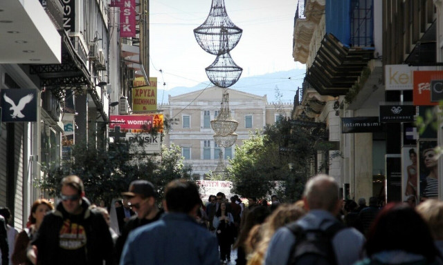 Πασχαλινό εορταστικό ωράριο: Πότε ξεκινάει - Πώς θα λειτουργήσουν τα καταστήματα