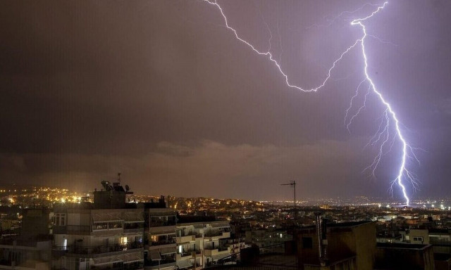 Καιρός: Έρχονται καταιγίδες και «βουτιά» της θερμοκρασίας - Ποιες περιοχές θα επηρεαστούν