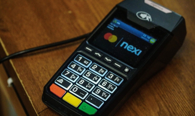 Διασύνδεση POS - Ταμειακών μηχανών: Επεκτείνονται οι έλεγχοι – «Έπεσαν» τα πρώτα πρόστιμα