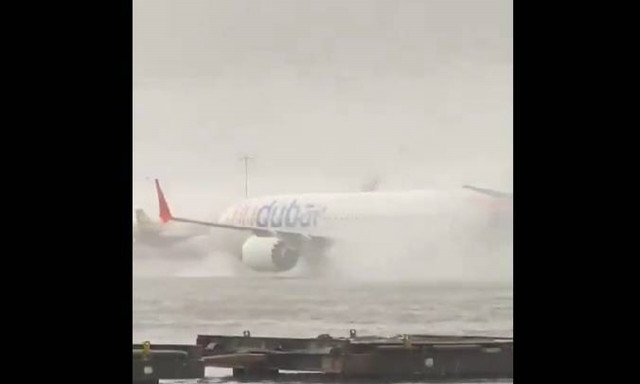 Κακοκαιρία στο Ντουμπάι: Η Emirate Airlines ανέστειλε το check-in των επιβατών μέχρι τα μεσάνυχτα