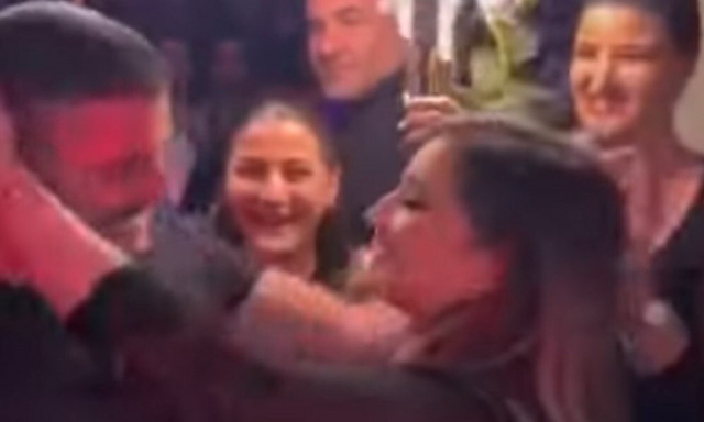 Η Γεωργία είπε το «ναι» – Πρόταση γάμου σε γνωστό μαγαζί του Ρεθύμνου