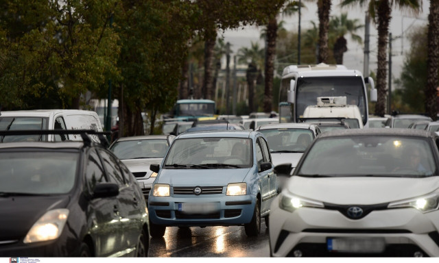 Τροχαίο στη λεωφόρο Βουλιαγμένης: Πιάστηκαν στα χέρια οι εμπλεκόμενοι