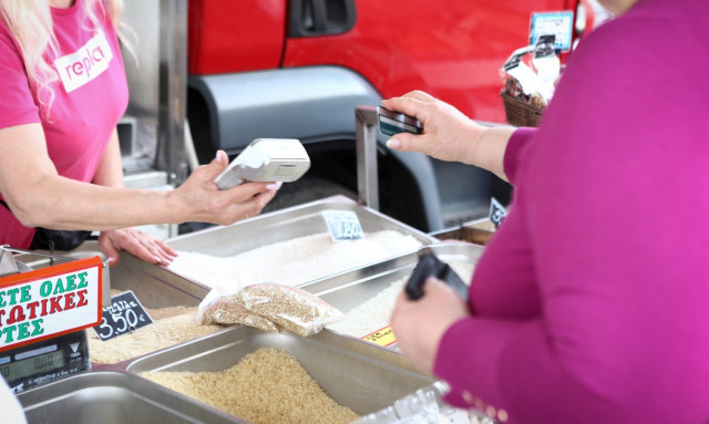 Χωρίς πρόστιμα προς το παρόν η μη διασύνδεση POS - ταμειακών μηχανών