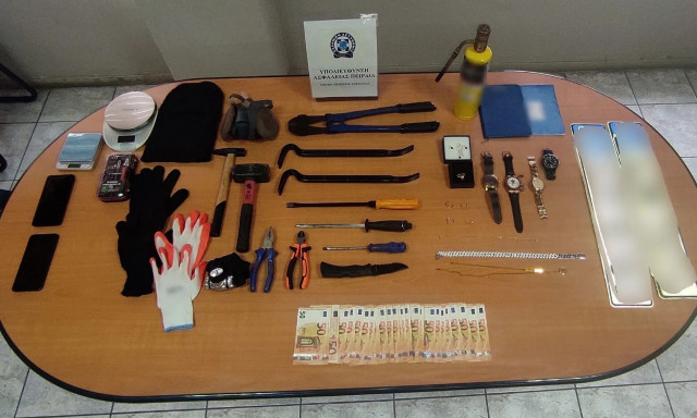 Πειραιάς: Εξαρθρώθηκε εγκληματική οργάνωση που διέπραττε κλοπές σε κοσμηματοπωλεία