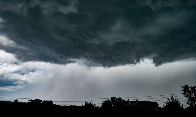 Καιρός: Ειδοποίηση Καλλιάνου - Υποχωρεί αισθητά η θερμοκρασία, έρχονται καταιγίδες