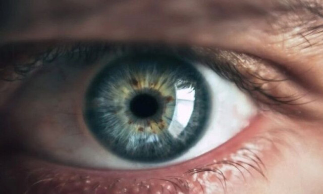 Οι ειδικοί εξήγησαν γιατί ανοιγοκλείνουμε τόσο πολύ τα μάτια μας