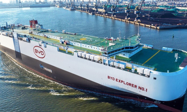 Απούλητα κινεζικά αυτοκίνητα κατακλύζουν τα ευρωπαϊκά λιμάνια