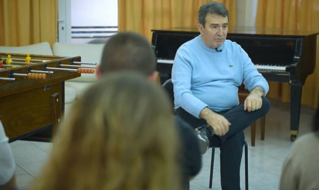 Συζήτηση Χρυσοχοΐδη με νέους για την παραβατικότητα ανηλίκων – Δείτε βίντεο