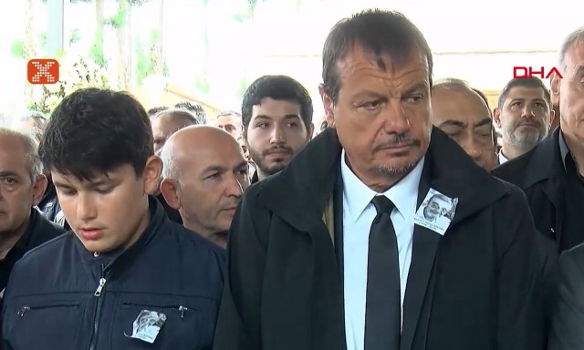 Είπε το τελευταίο αντίο στον πατέρα του ο Εργκίν Αταμάν