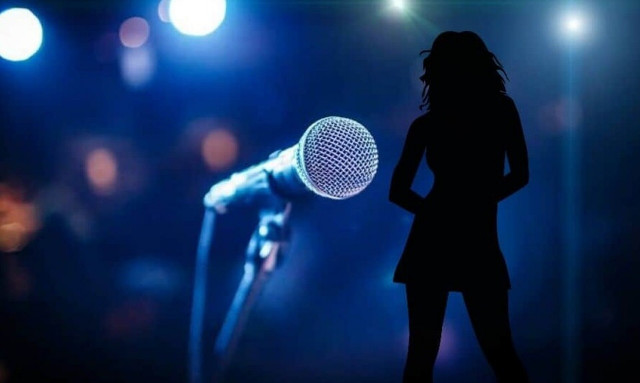 Θύμα ξυλοδαρμού αδελφή γνωστής τραγουδίστριας - Τι συνέβη (vid)