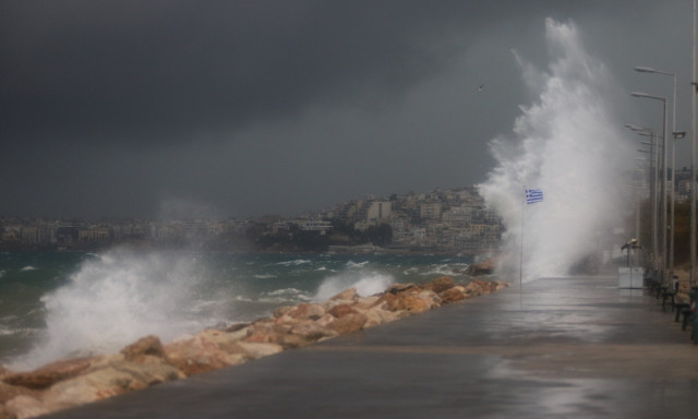 Καιρός: Χιόνια στο Μέτσοβο και πλημμύρες στη Θεσσαλία - Live η πορεία της κακοκαιρίας