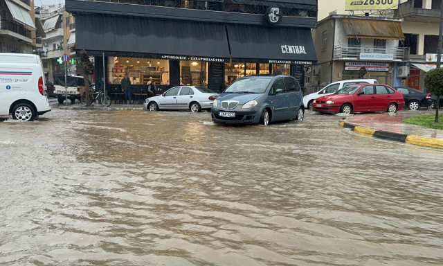 Καιρός: Πού έπεσαν τα μεγαλύτερα ύψη βροχής - Live η επέλαση της κακοκαιρίας