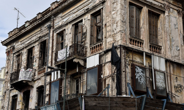 Πλαστές μεταβιβάσεις ακινήτων: Πώς πωλούσαν «ξεχασμένα» ακίνητα - Αποκαλυπτικοί διάλογοι