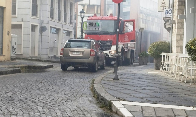 Συναγερμός στα Ιωάννινα για φωτιά σε διαμέρισμα - Απεγκλωβίστηκαν δύο άτομα