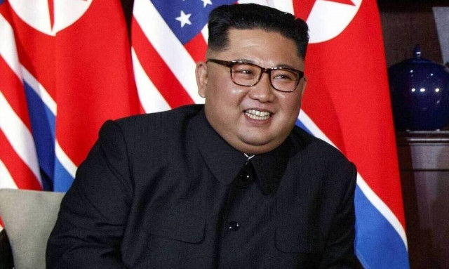 Κιμ Γιονγκ Ουν: Πρωταγωνιστής στο «αυτοαποθεωτικό» βίντεο κλιπ του τραγουδιού Friendly Father