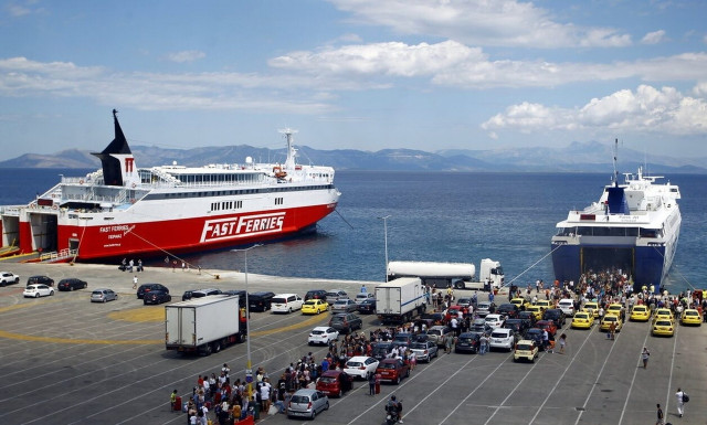 Εκπτώσεις σε ακτοπλοϊκά και αεροπορικά εισιτήρια – Ποιοι είναι οι δικαιούχοι