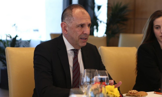 Ο Γεραπετρίτης μεταβαίνει σε Κατάρ και Κουβέιτ