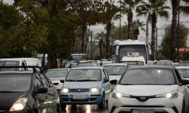 Κίνηση τώρα στους δρόμους: Καραμπόλα στη Λυκόβρυση