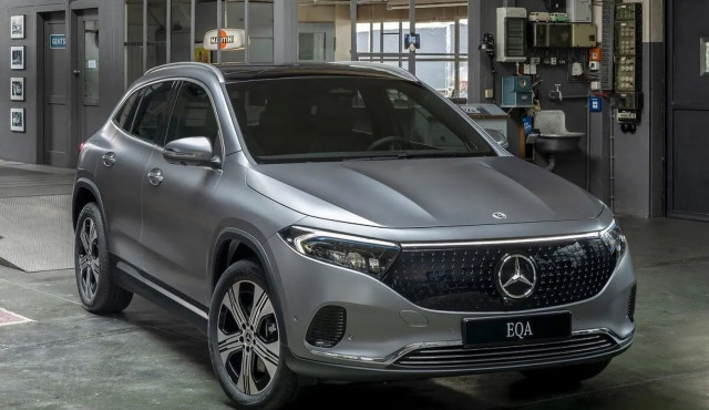Η Mercedes EQA αναβαθμίστηκε συνολικά