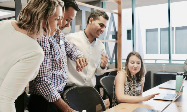 Εξαήμερη εργασία: Ποιους αφορά και ποιους ευνοεί - Διευκρινίσεις από τον εργατολόγο Γιάννη Καρούζο