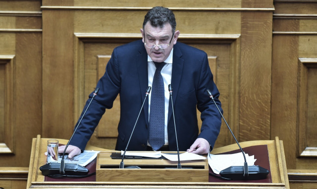 Βουλευτής της Νίκης μετά τα χαστούκια στη Δεληκάρη: «Οι πιστοί Χριστιανοί μοιράζουν σφαλιάρες»