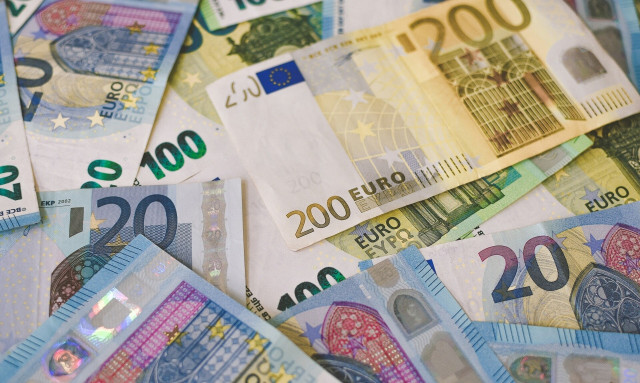 Στο τελευταίο τρίμηνο το 50% των επιδομάτων με προπληρωμένη κάρτα