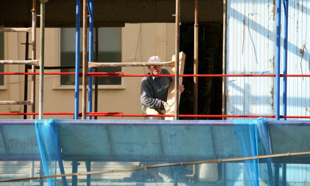 ΕΦΚΑ: Πότε καταβάλλεται το αδειοδωρόσημο Πάσχα 2024 σε εργατοτεχνίτες οικοδόμους