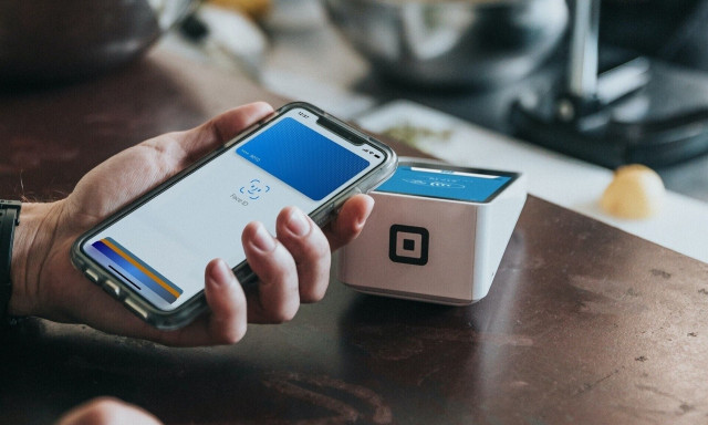 Για ποιες συναλλαγές μειώνονται οι προμήθειες POS κατά 50%