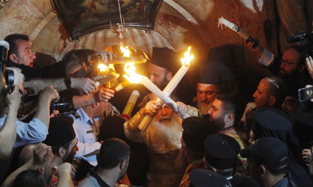 Τόσοι θα πάρουν πρώτοι το Άγιο Φως - Το Πατριαρχείο Ιεροσολύμων ανακοίνωσε τον ακριβή αριθμό