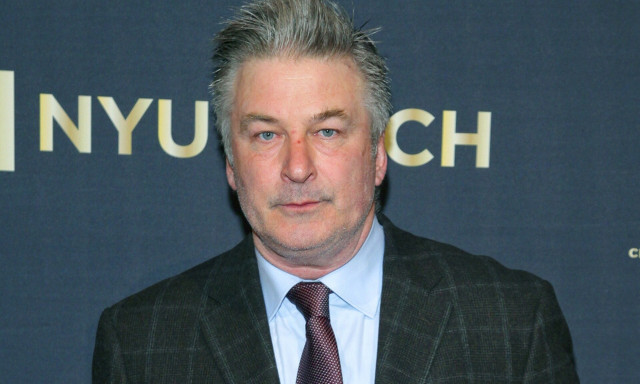 Έξαλλος ο Μπάλντουιν: Έσπασε το κινητό διαδηλώτριας στη Νέα Υόρκη - «Γιατί τη σκότωσες;» του φώναζε