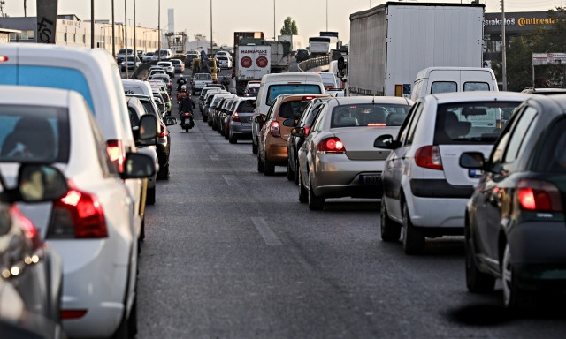 Κίνηση τώρα: Χάος στον Κηφισό, καθυστερήσεις σε Αθηνών – Λαμίας και Κηφισίας