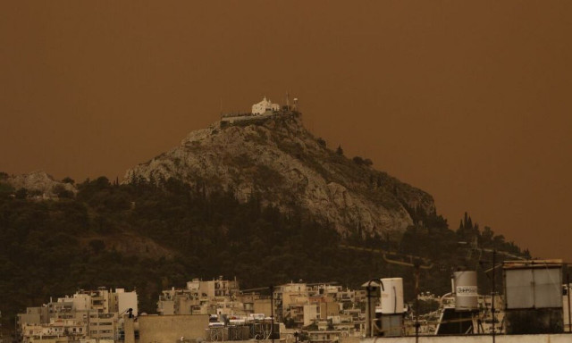 «Minerva red»: Το φαινόμενο που έπνιξε την Ελλάδα στην αφρικανική σκόνη (χάρτες)