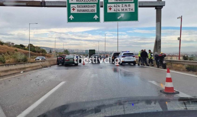 Θεσσαλονίκη: Σύγκρουση στρατιωτικού λεωφορείου, απορριμματοφόρου και τριών ΙΧ