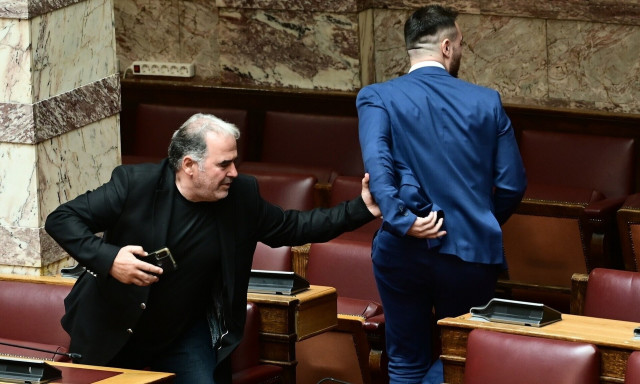 Στο αυτόφωρο ο Κωνσταντίνος Φλώρος με εντολή Τασούλα μετά το ξύλο στη Βουλή