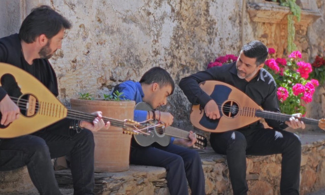 Ο Ρεθυμνιώτης Γαβριήλ Τσουντάνης συγκινεί ξανά μαζί με το γιο του, Γιάννη