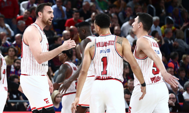 Μπαρτσελόνα – Ολυμπιακός 75-77: Ξεκίνημα με «break» οι «ερυθρόλευκοι» | «Διπλό» και για τη Φενέρ