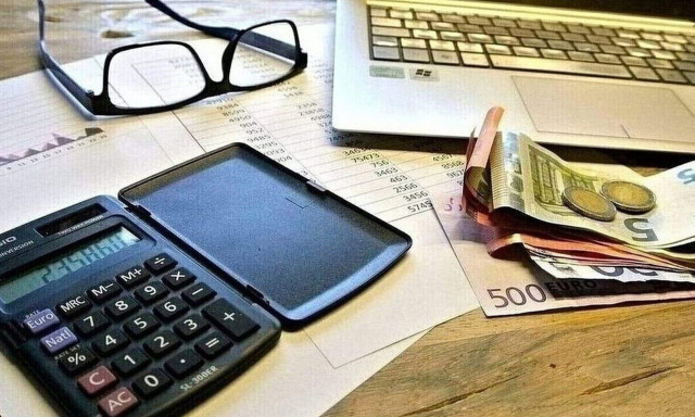 Σχεδόν όλοι οι επαγγελματίες επιλέγουν χαμηλή εισφορά – Παραδείγματα με τα ποσά της σύνταξης