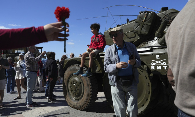 Πενήντα χρόνια από την Επανάσταση των Γαριφάλων