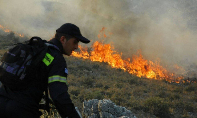 Υπό μερικό έλεγχο τέθηκε η φωτιά στην περιοχή Άγιος Στέφανος της Λακωνίας