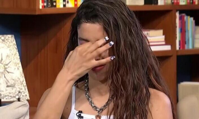 Μαρίνα Σάττι: Ξέσπασε σε κλάματα στον αέρα για την απώλεια του πατέρα της