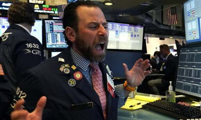 Οι «αρκούδες» πυρoβολούν τη Wall Street – Mαύρα μαντάτα για ΑΕΠ, πληθωρισμό