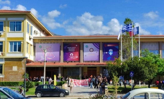 Έληξε ομηρία του πρύτανη στο Πανεπιστήμιο Πατρών - Παρέμεινε εγκλωβισμένος για τέσσερις ώρες