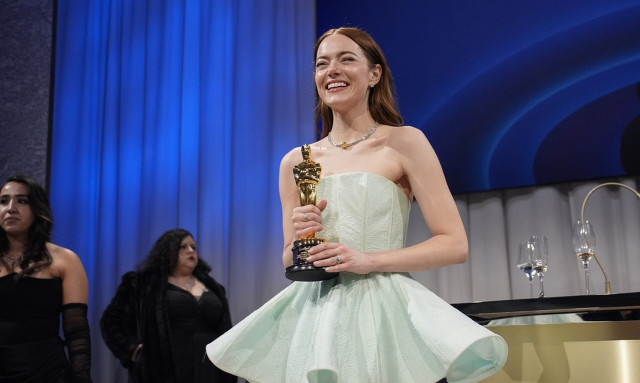 Η Έμα Στόουν στην τελετή απονομής των Όσκαρ