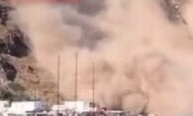 Εικόνες σοκ - Σαντορίνη: Κατολίσθηση στη Θηρασιά