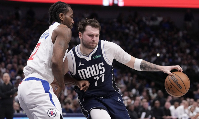 NBA: Πιο σκληροί οι Μάβερικς σε επεισοδιακό ματς, κυρίαρχοι Τίμπεργουλφς – Δείτε τα highlights