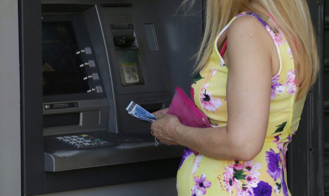 Τράπεζες: Κλείνουν πάνω από μία εβδομάδα – Τι θα γίνει με τις πληρωμές και τις μισθοδοσίες