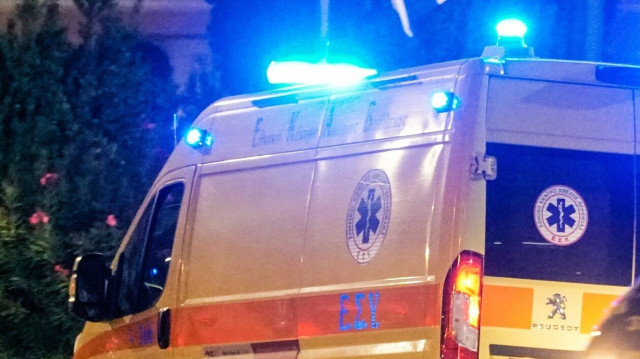 Σοβαρό τροχαίο στη Μυτιλήνη: ΙΧ συγκρούστηκε με άλλο όχημα και παρέσυρε δύο πεζούς